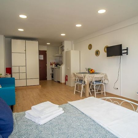 Apt. P/3 10' From The Beach W/Wifi In Torremolinos Bagian luar foto