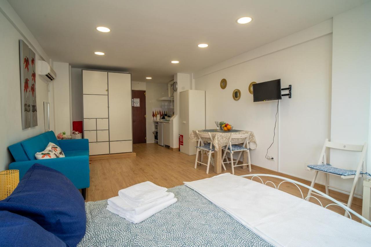Apt. P/3 10' From The Beach W/Wifi In Torremolinos Bagian luar foto