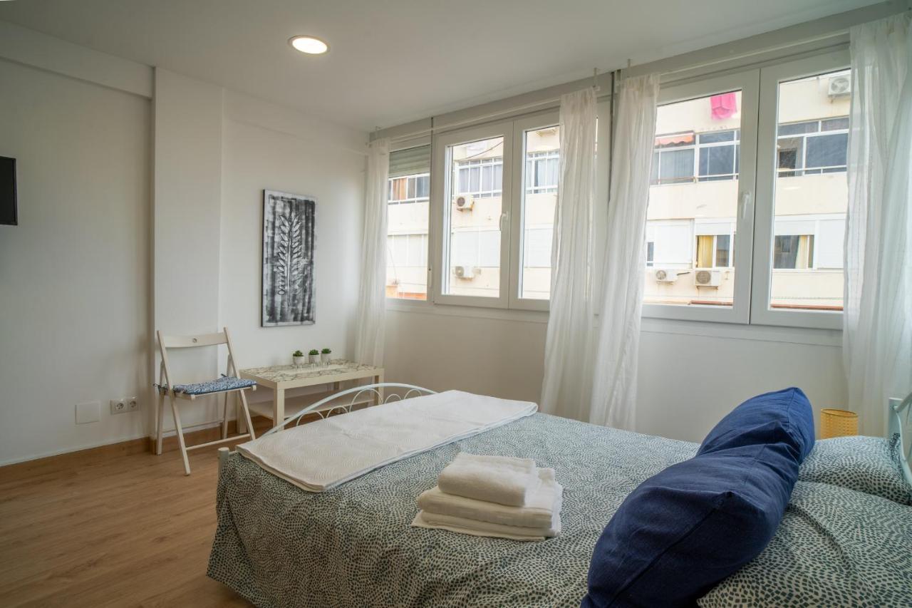 Apt. P/3 10' From The Beach W/Wifi In Torremolinos Bagian luar foto