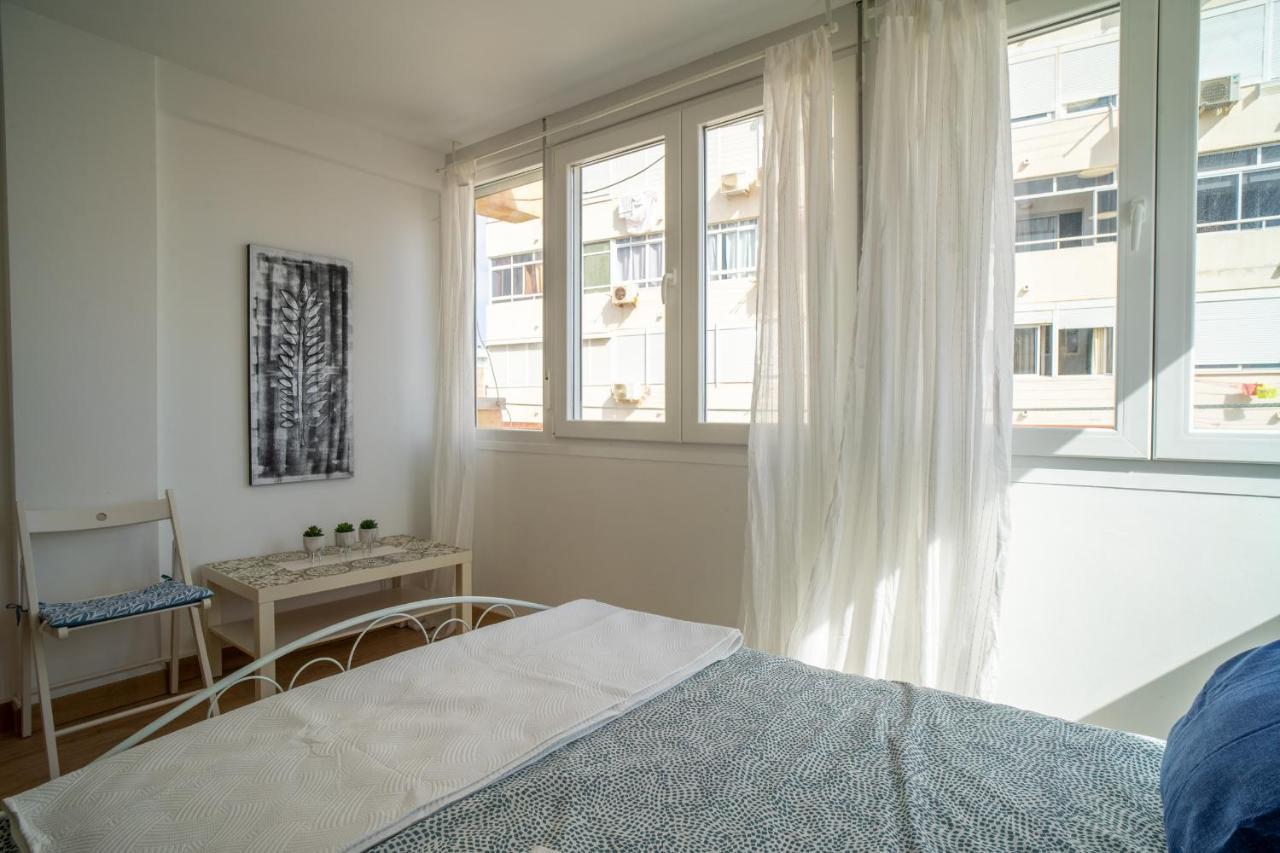 Apt. P/3 10' From The Beach W/Wifi In Torremolinos Bagian luar foto
