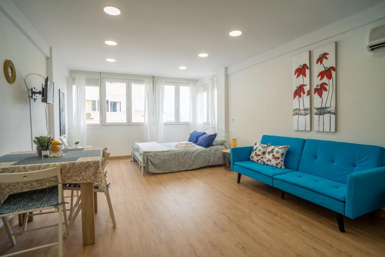 Apt. P/3 10' From The Beach W/Wifi In Torremolinos Bagian luar foto