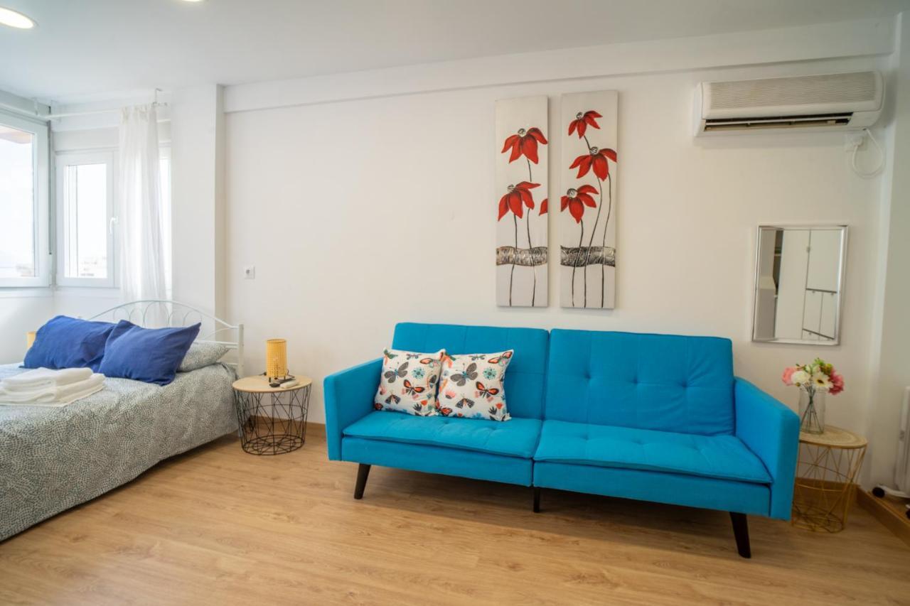 Apt. P/3 10' From The Beach W/Wifi In Torremolinos Bagian luar foto