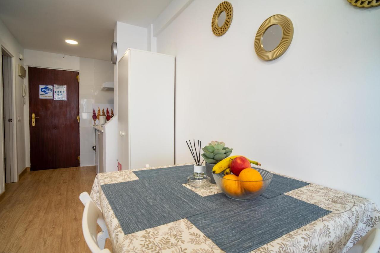Apt. P/3 10' From The Beach W/Wifi In Torremolinos Bagian luar foto